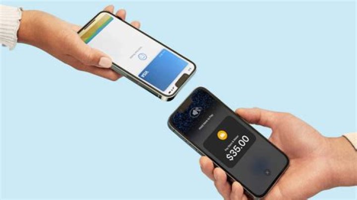 Does carl's jr take apple pay?