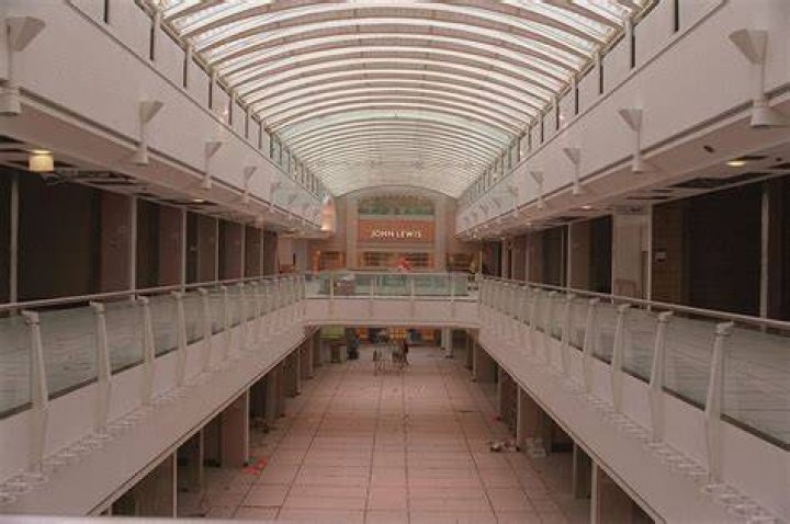 Has cribbs causeway gone into administration?
