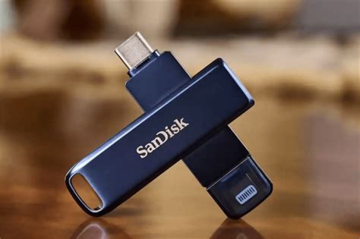 How do I combine multiple flash drives into one?