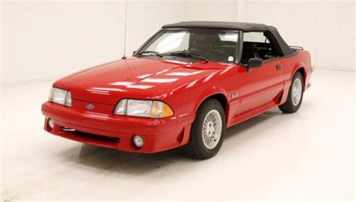 How much does a 1990 Mustang weigh?