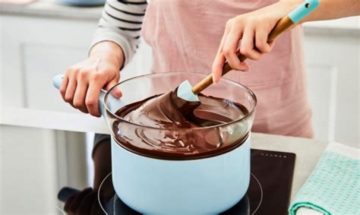 Should you stir melting chocolate?